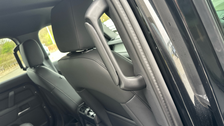 Land Rover Defender 3.0 D350 X-Dynamic SE 110 5dr Auto Diesel Estate